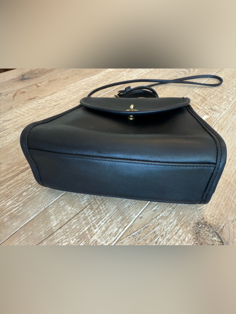 Rare Coach Regina 1990’s Black Leather Turnlock Crossbody Bag EUC - Picture 4 of 12